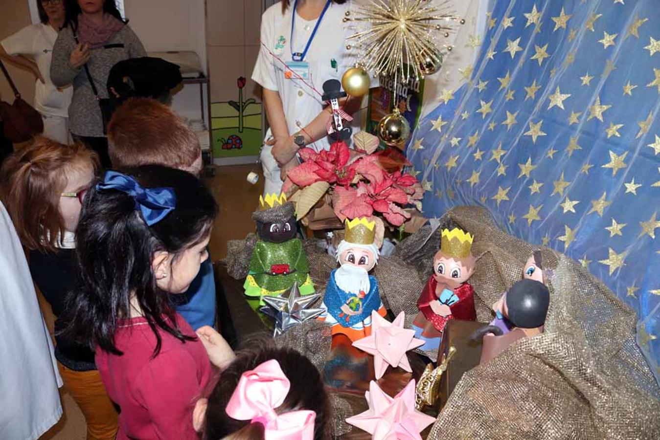 Los Reyes Magos visitan a los niños del Hospital Universitario