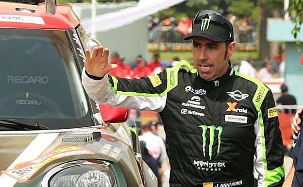 El piloto español Nani Roma, durante la ceremonia de salida. 
