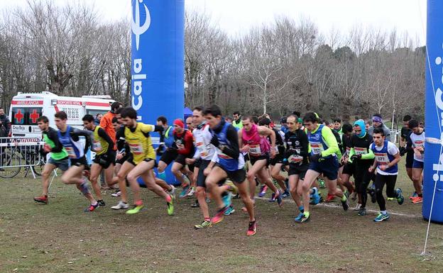 Salida de los atletas Senior masculino