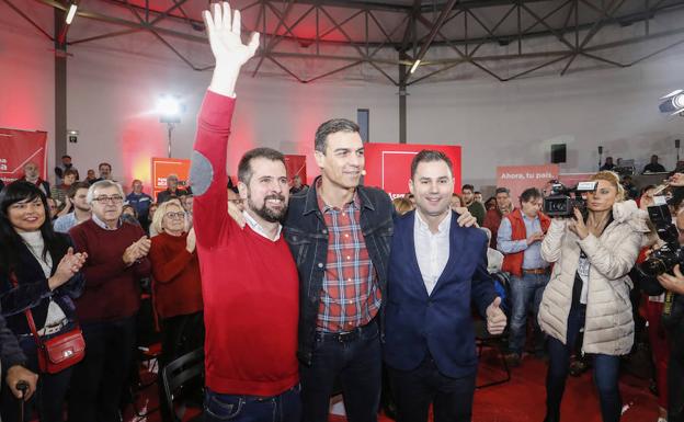 El secretario general del PSOE, Pedro Sánchez, en asamblea abierta para abordar la situación de las pensiones. También interviene el secretario autonómico, Luis Tudanca y el provincial, Javier Cendón.