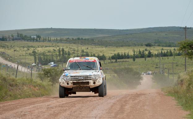 Imagen principal - Cristina Gutiérrez sigue haciendo historia, completando su segundo Dakar