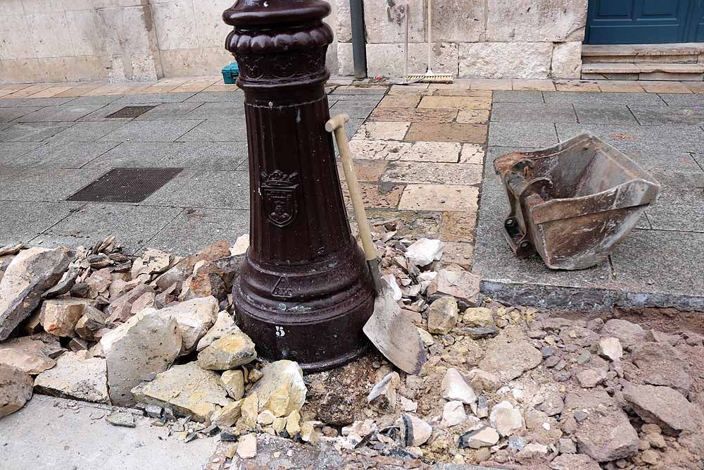 Los operarios han comenzado a trabajar frente a la Diputación