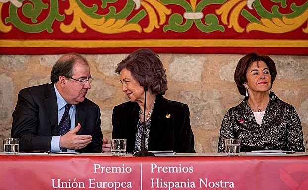Herrera con la Reina Sofía en la entrega de premios