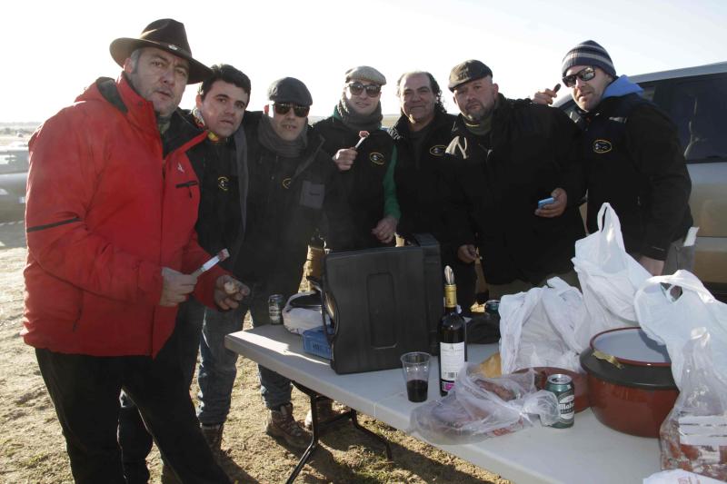 Ambiente en la carrera de galgos de este sábado en Madrigal de las Altas Torres, durante los cuartos de final del Campeonato Nacional