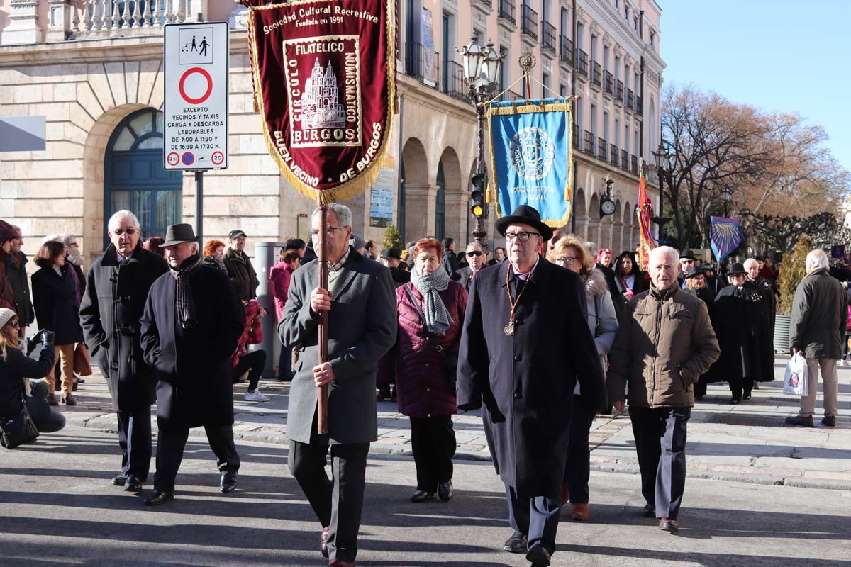 Miles de burgaleses honran a San Lesmes, patrón de la ciduad, en un soleado día en el que no faltan ni la tradición ni los roscos.