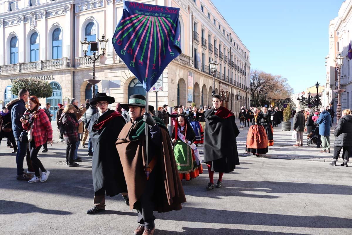 Miles de burgaleses honran a San Lesmes, patrón de la ciduad, en un soleado día en el que no faltan ni la tradición ni los roscos.