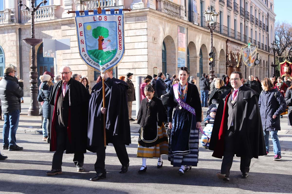 Miles de burgaleses honran a San Lesmes, patrón de la ciduad, en un soleado día en el que no faltan ni la tradición ni los roscos.