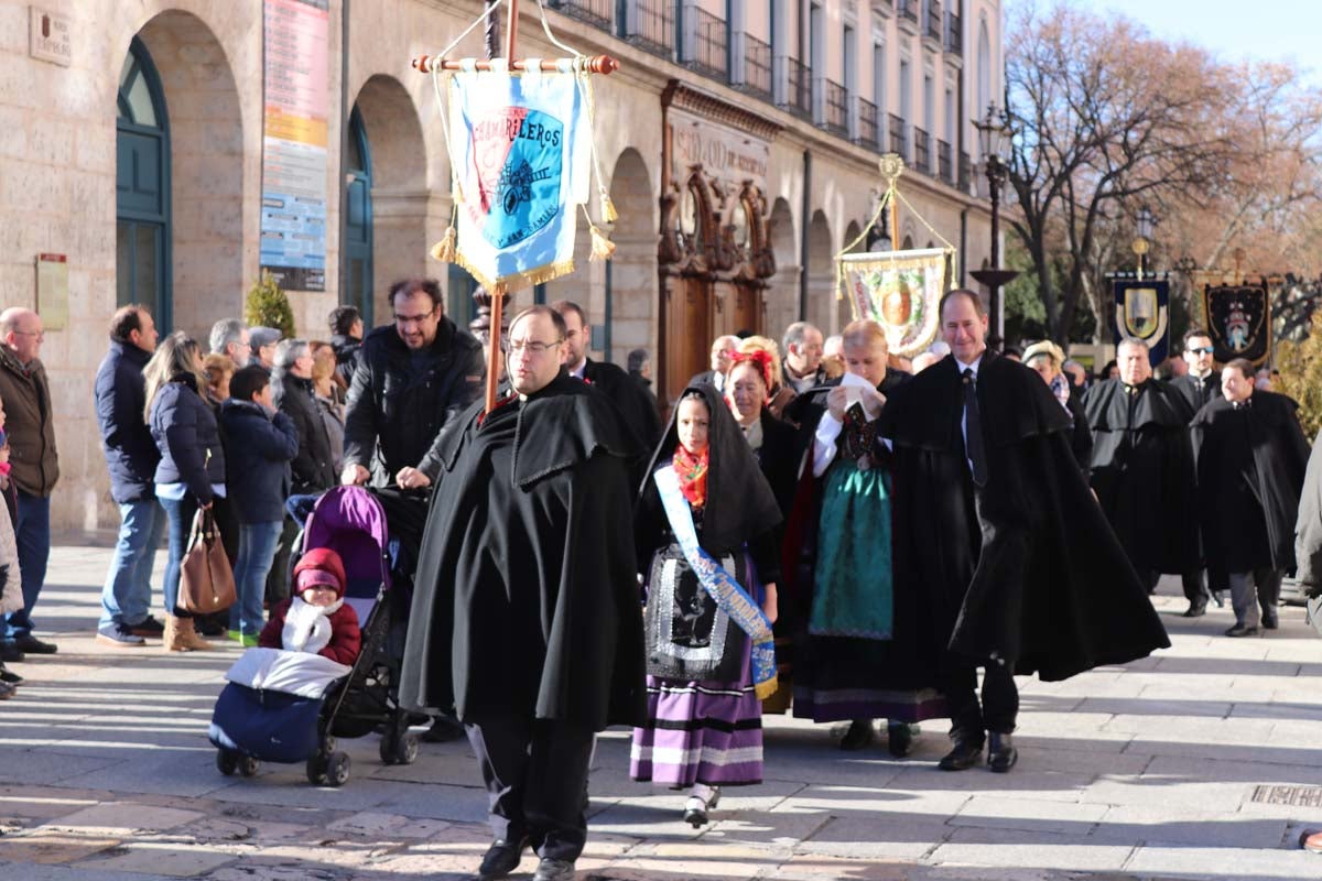 Miles de burgaleses honran a San Lesmes, patrón de la ciduad, en un soleado día en el que no faltan ni la tradición ni los roscos.