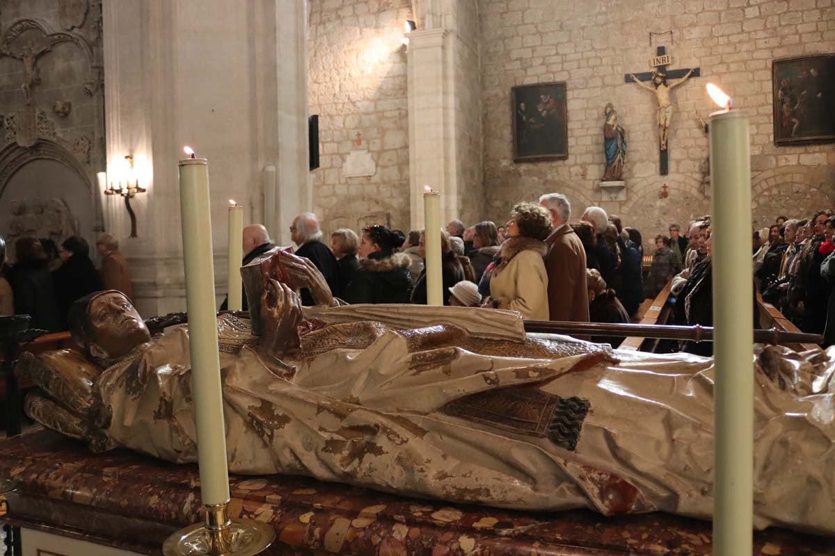 Miles de burgaleses honran a San Lesmes, patrón de la ciduad, en un soleado día en el que no faltan ni la tradición ni los roscos.