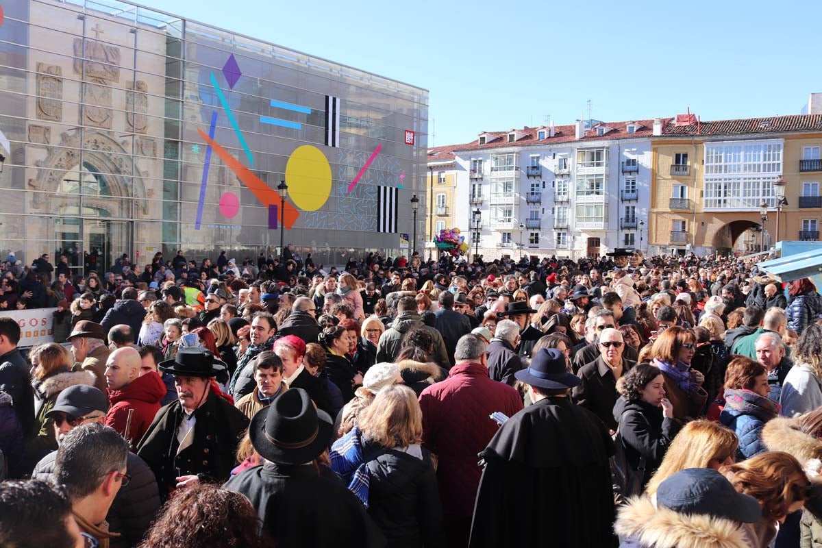 Miles de burgaleses honran a San Lesmes, patrón de la ciduad, en un soleado día en el que no faltan ni la tradición ni los roscos.