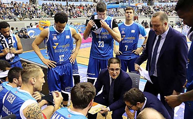 'Epi' dando instrucciones a sus jugadores