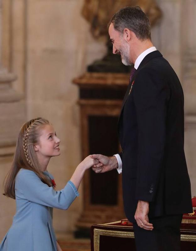 Imagen. El Rey entrega el Toisón de Oro a la Princesa de Asturias.