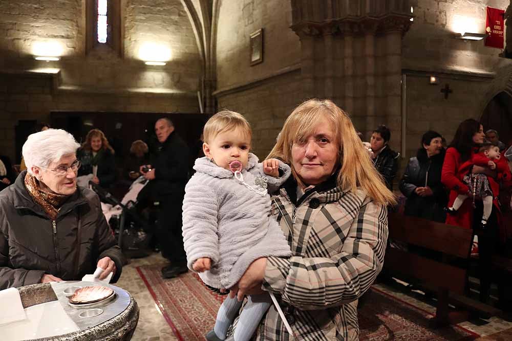 Estos son los bebés que han recibido la bendición de la Misa de la Luz