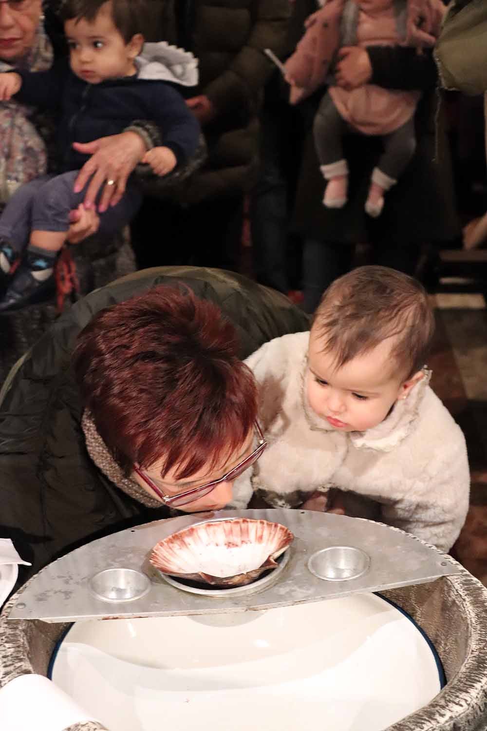 Estos son los bebés que han recibido la bendición de la Misa de la Luz