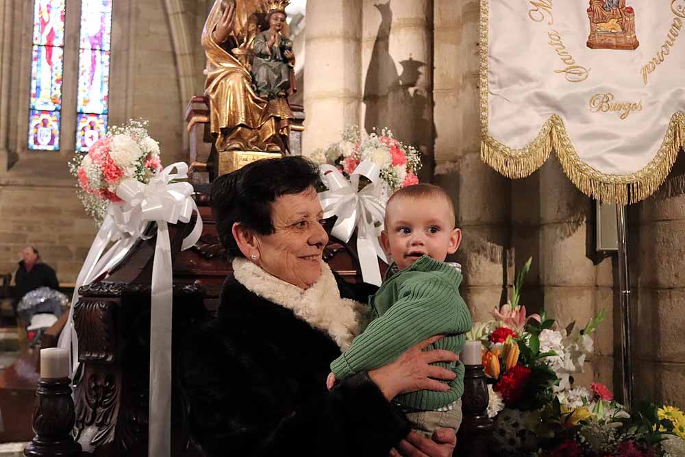 Estos son los bebés que han recibido la bendición de la Misa de la Luz