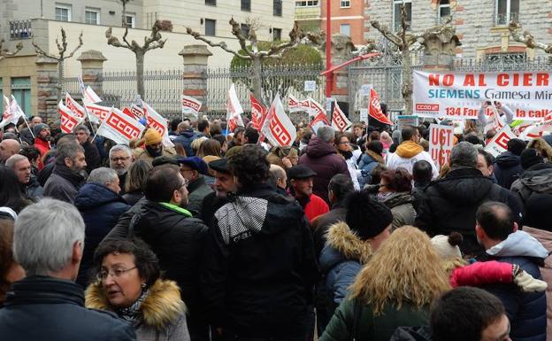 La sociedad mirandesa ha clamado contra el cierre de la planta