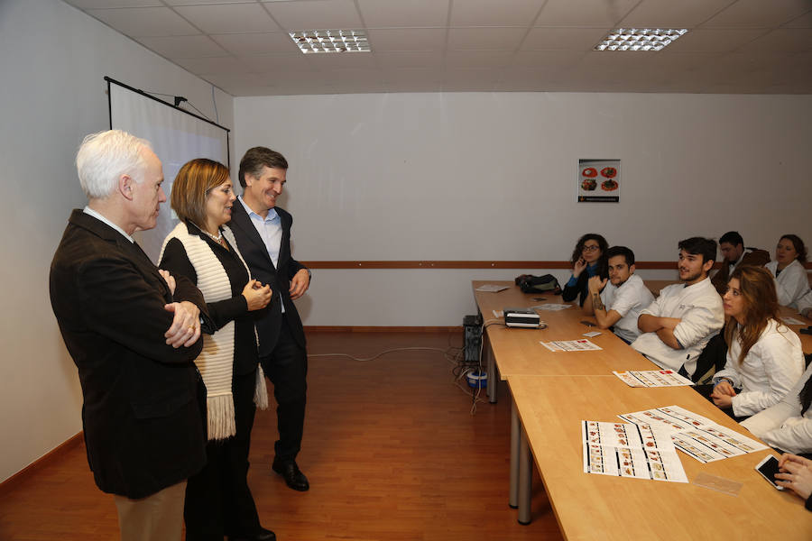 La consejera de Agricultura, con los alumnos de Basque Culinary Center