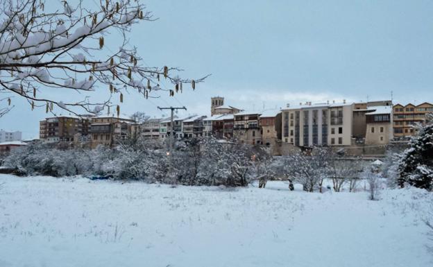 La nieve vuelve a ser la protagonista en Medina de Pomar