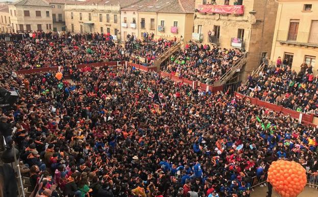 8.000 Pañuelos naranjas abren el Carnaval del Toro de Ciudad Rodrigo