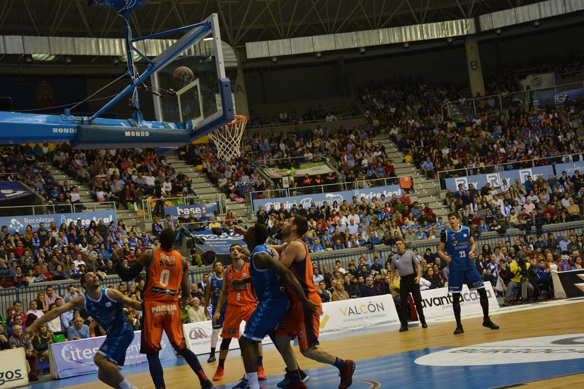 El San Pablo no pudo superar al Valencia Basket, pero el choque volvió a congregar a miles de personas en el Coliseum.