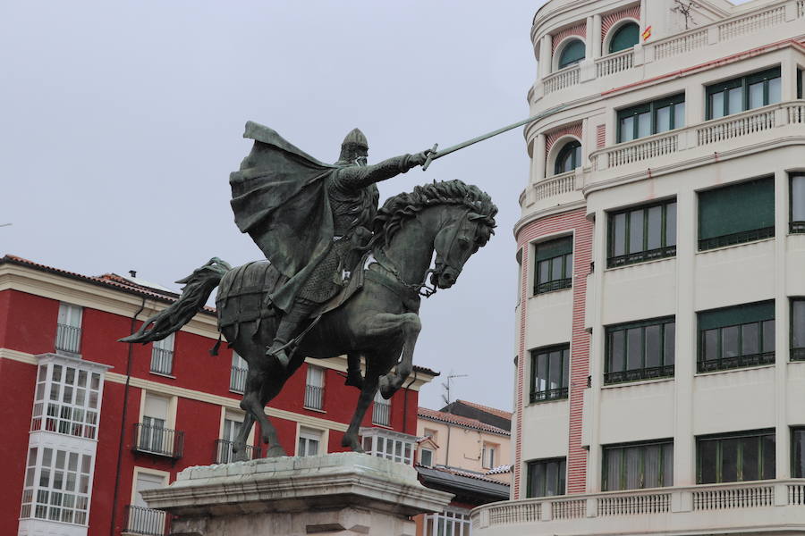 Con las alertas activadas, la nieve ha vuelto a cubrir esta mañana buena parte de la capital y la provincia. Al margen de incidenicas viarias, la capa blanca deja bonitas estampas