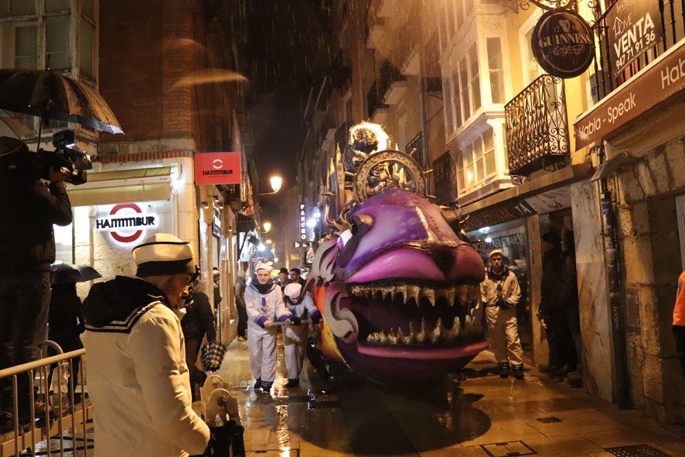 El Entierro de la Sardina cerró ayer los actos festivos del Carnaval burgalés. Llega el tiempo de la Cuaresma, del recato, pero El Sevilla se encargó anoche de darnos humor para soportar los duros días que están por venir