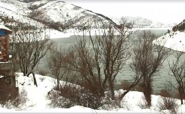 Las últimas nevadas han mejorado la situación del embalse de Barrios de Luna.