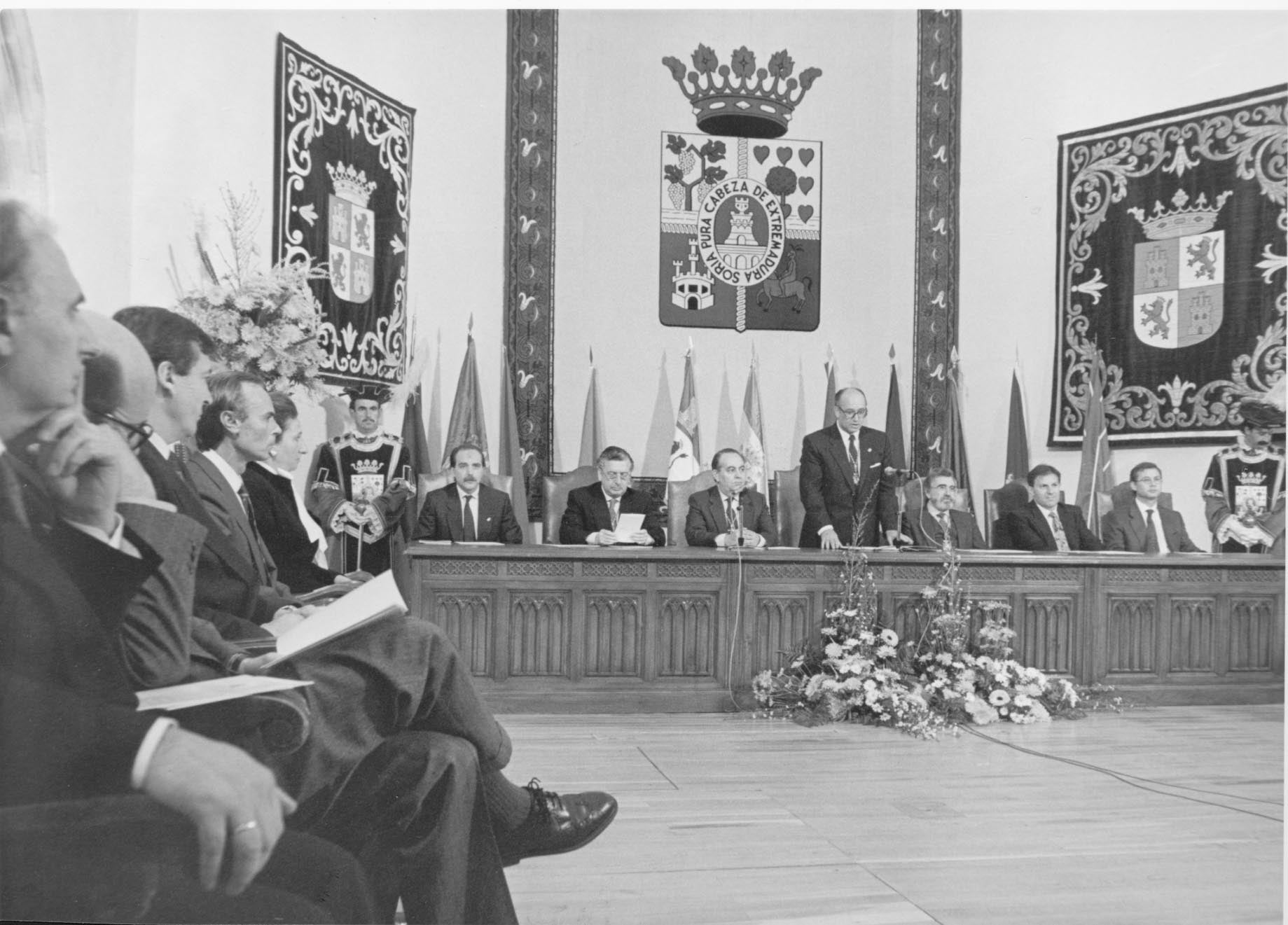 1991. En el aula magna 'Tirso de Molina', del antiguo Hospicio de la Merced de Soria, y con la presencia de los Duques de Soria, se celebró el VIII aniversario.