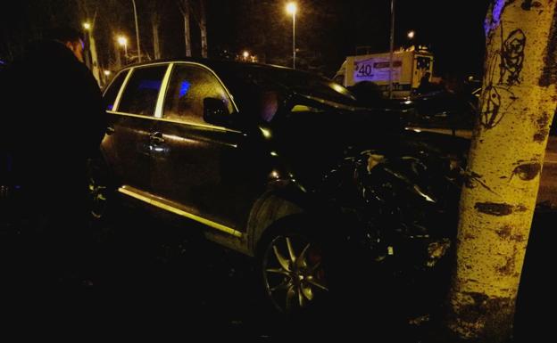 Vehículo, marca Cayenne, contra el que impacto el coche de la víctima y los heridos. 