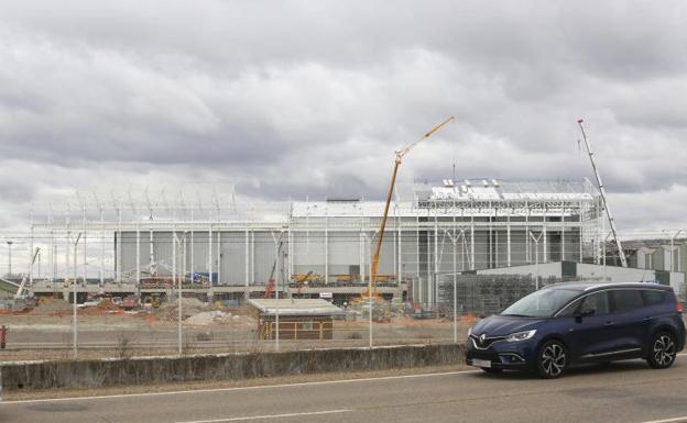 Aspecto de los trabajos de ampliación del taller de Embutición de Renault en Villamuriel de Cerrato (Palencia) 