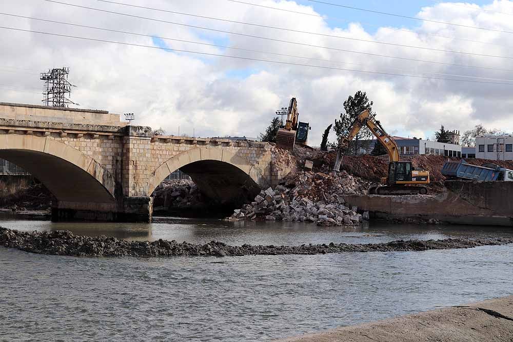 Fotos: Así trabajan las máquinas en el puente de las Rebolledas