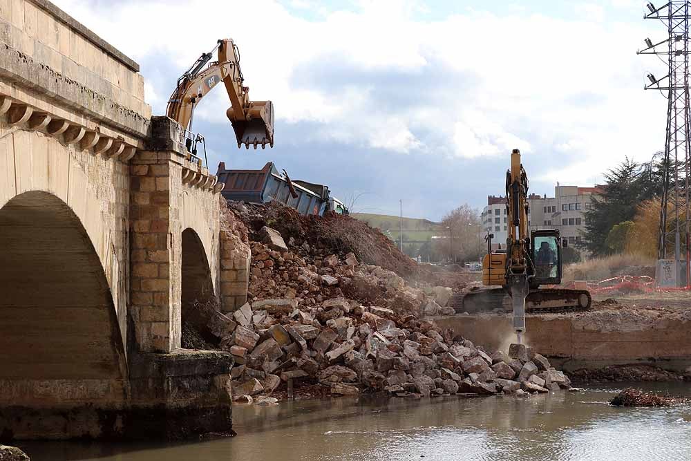 Fotos: Así trabajan las máquinas en el puente de las Rebolledas