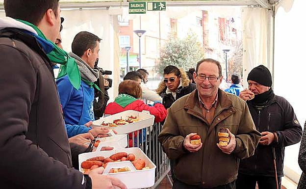 Reparto de cecina, morcilla y chorizo