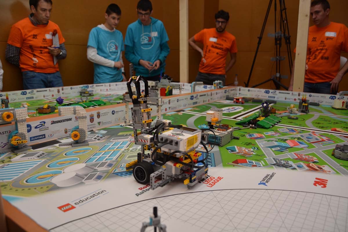 34 equipos de 4 provincias distintas de Castilla y León y otras comunidades han participado hoy en la fase clasificatoria del First Lego League celebrada en la Escuela Politécnica Superior.