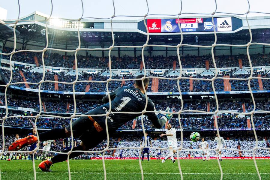 El conjunto de Zinedine Zidane logró su cuarta victoria consecutiva en Liga tras imponerse al cuadro babazorro con un doblete de Cristiano Ronaldo y tantos de Bale y Benzema, este último de penalti. 