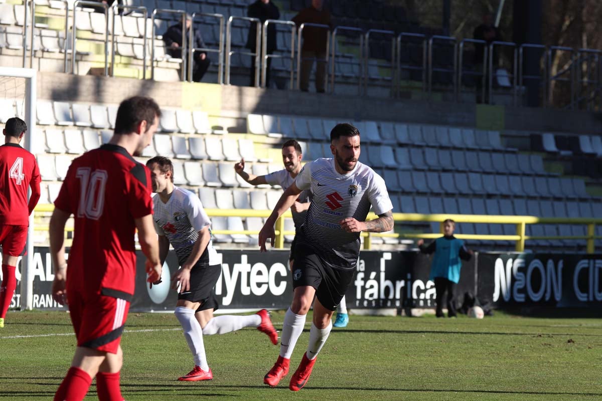 Una selección de las imágenes del choque entre el Burgos C y el Arenas de Getxo.