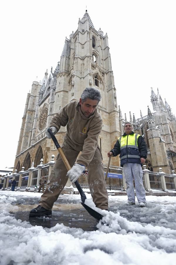 Temporal de nieve en la capital leonesa.