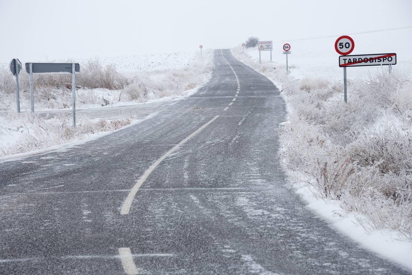 Temporal de nieve y hielo en Tardobispo, en la provincia de Zamora.