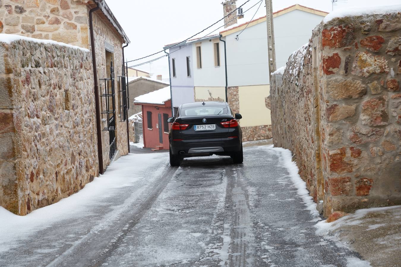 Temporal de nieve y hielo en Tardobispo, en la provincia de Zamora.