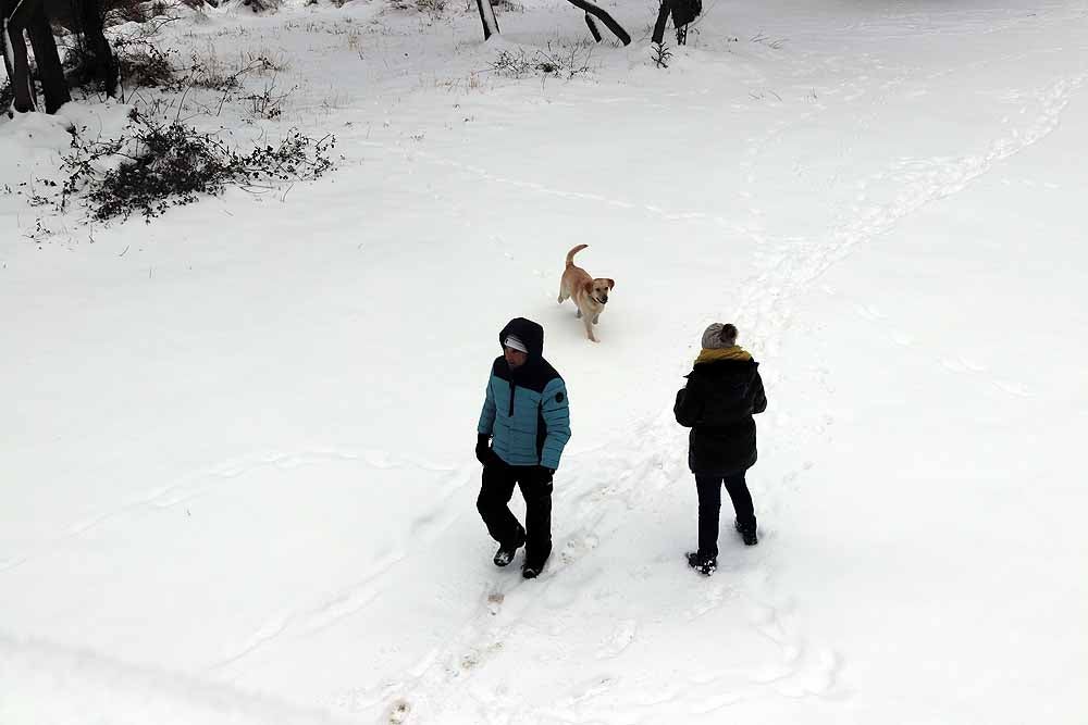 Las prediciciones se han cumplido y la provincia y la capital han amanecido cubiertas de un manto blanco, generandpo numerosas complicaciones en calles y carreteras.