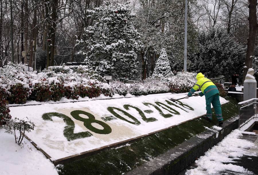 San Sebastian, Bilbao, Pamplona, Santander, Zaragoza y numerosas provincias del norte de españa sorprendidas por el temporal de nieve.