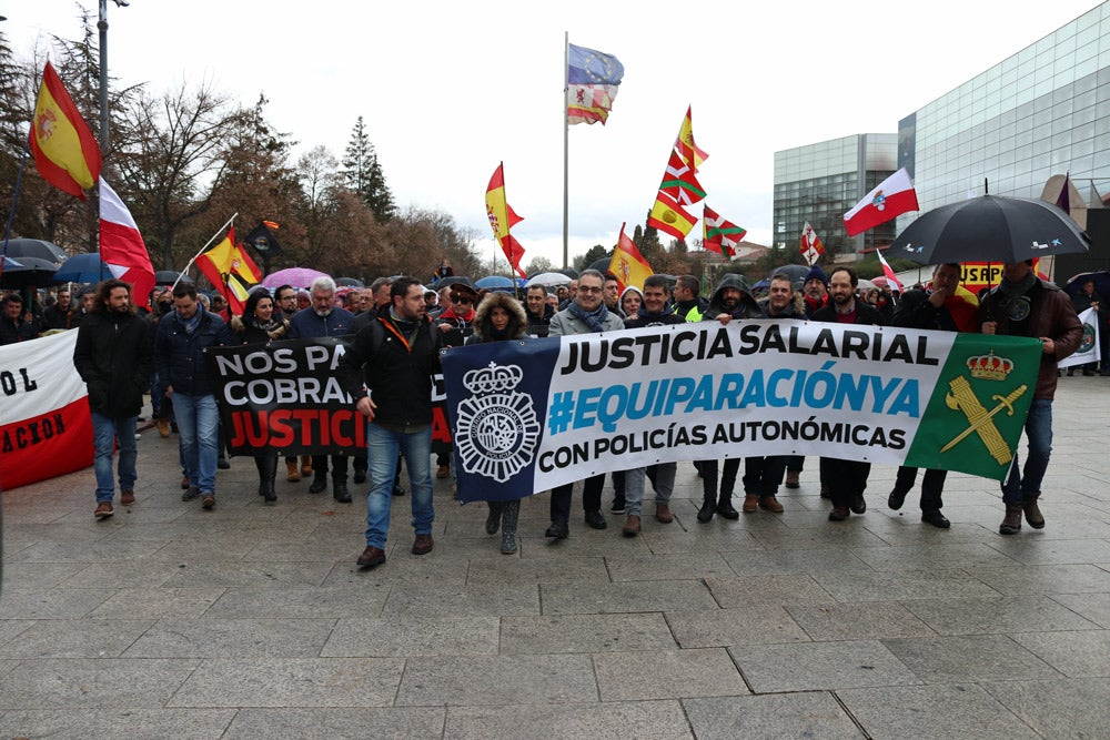 Fotos: Policías nacionales y guiardias civiles se manifiestan en Burgos