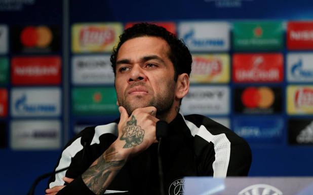 Dani Alves, en rueda de prensa. 