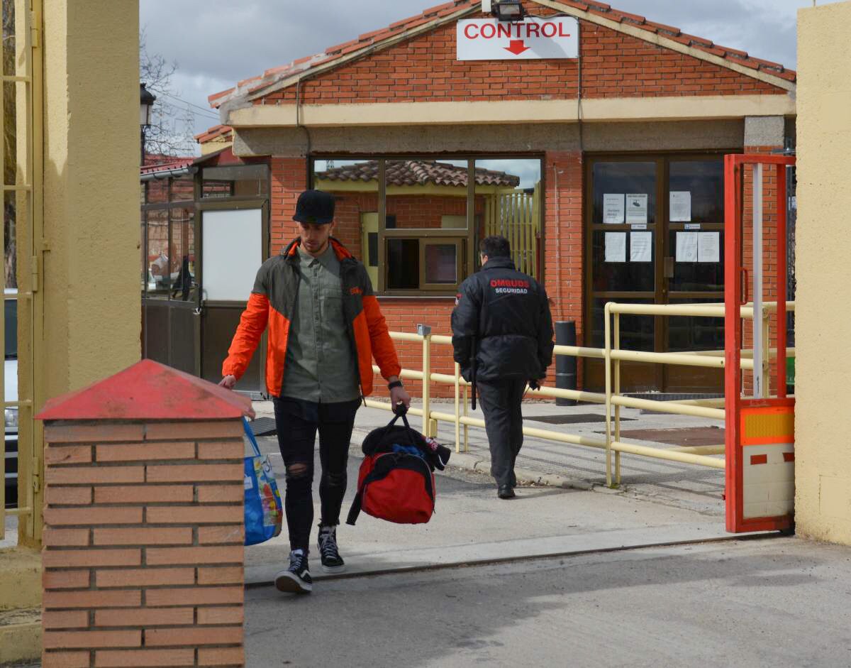 Víctor Rodríguez 'Viti' ha abandonado hoy el centro penitenciario de Burgos después de que la Audiencia Provincial levantara la medida de la prisión preventiva. 