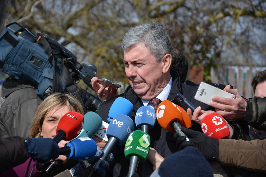 El abogado de Víctor Rodríguez comparece ante los medios a las puertas de la cárcel de Burgos