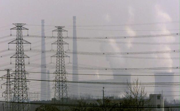 Contaminación atmosférica debida a los gases de una planta de energía