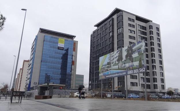 Torre de oficinas de Arco de Ladrillo que está en venta en la Ciudad de la Comunicación. 