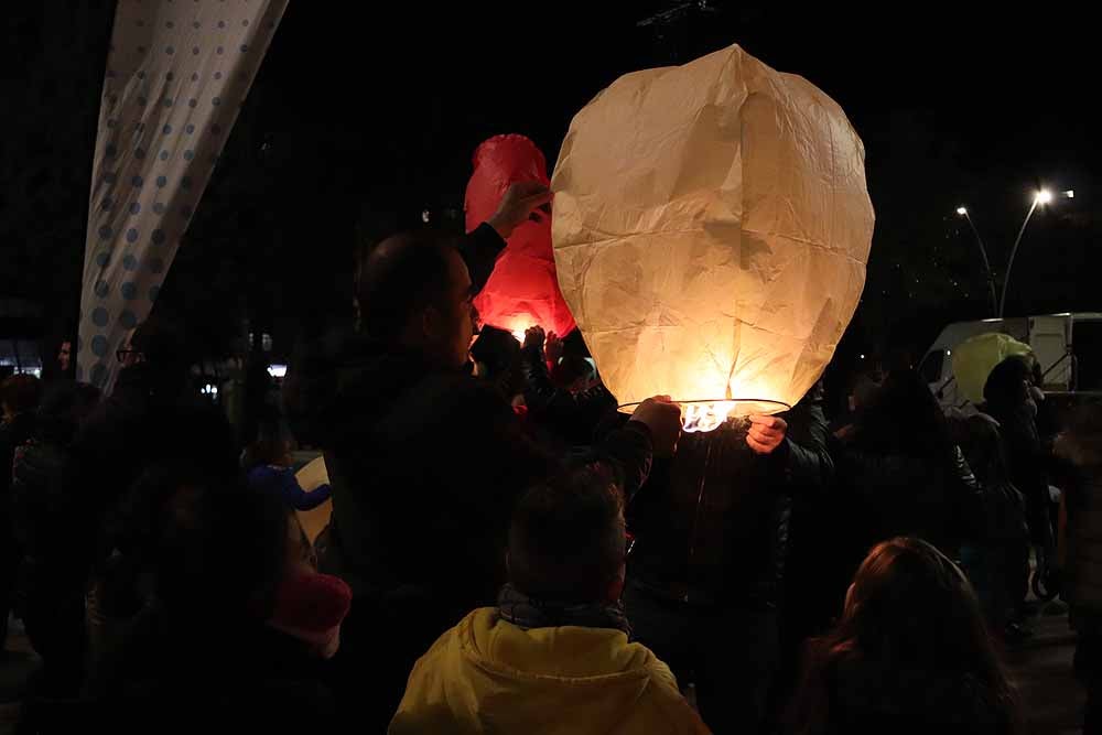 Fotos: Así han lanzado los burgaleses los farolillos solidarios