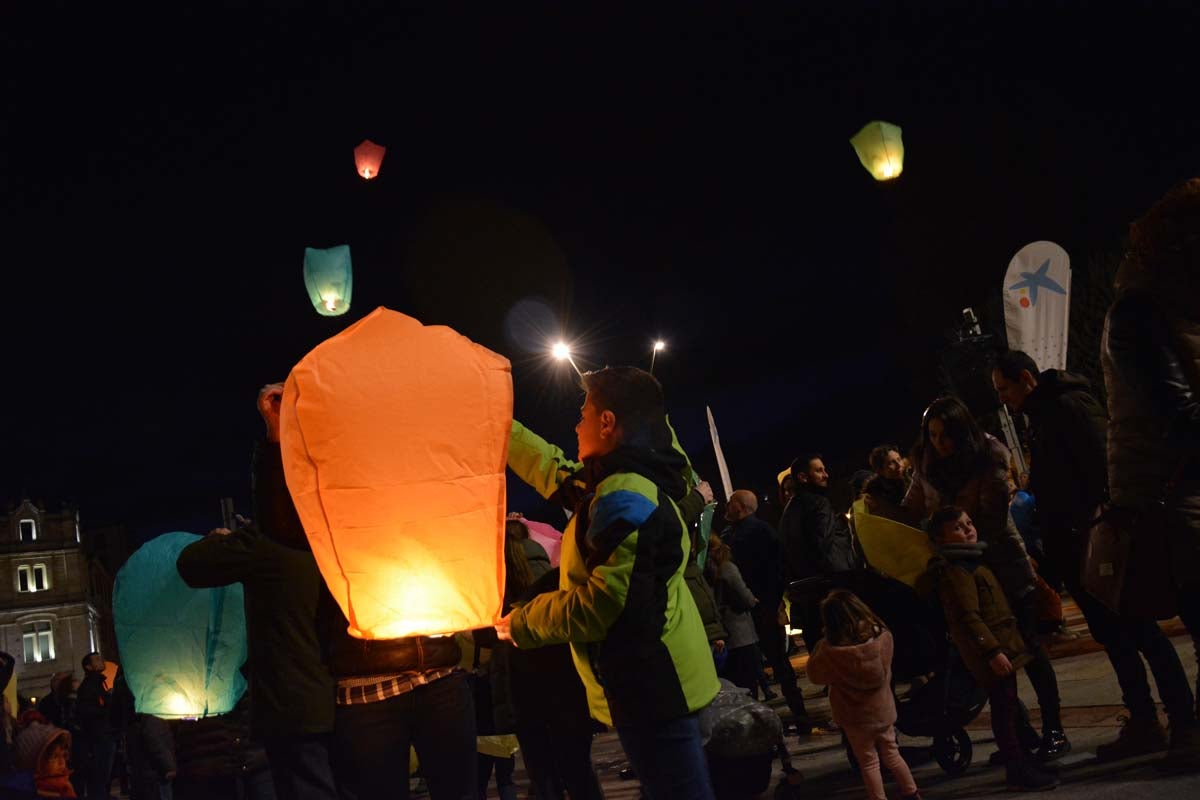 Fotos: Así han lanzado los burgaleses los farolillos solidarios