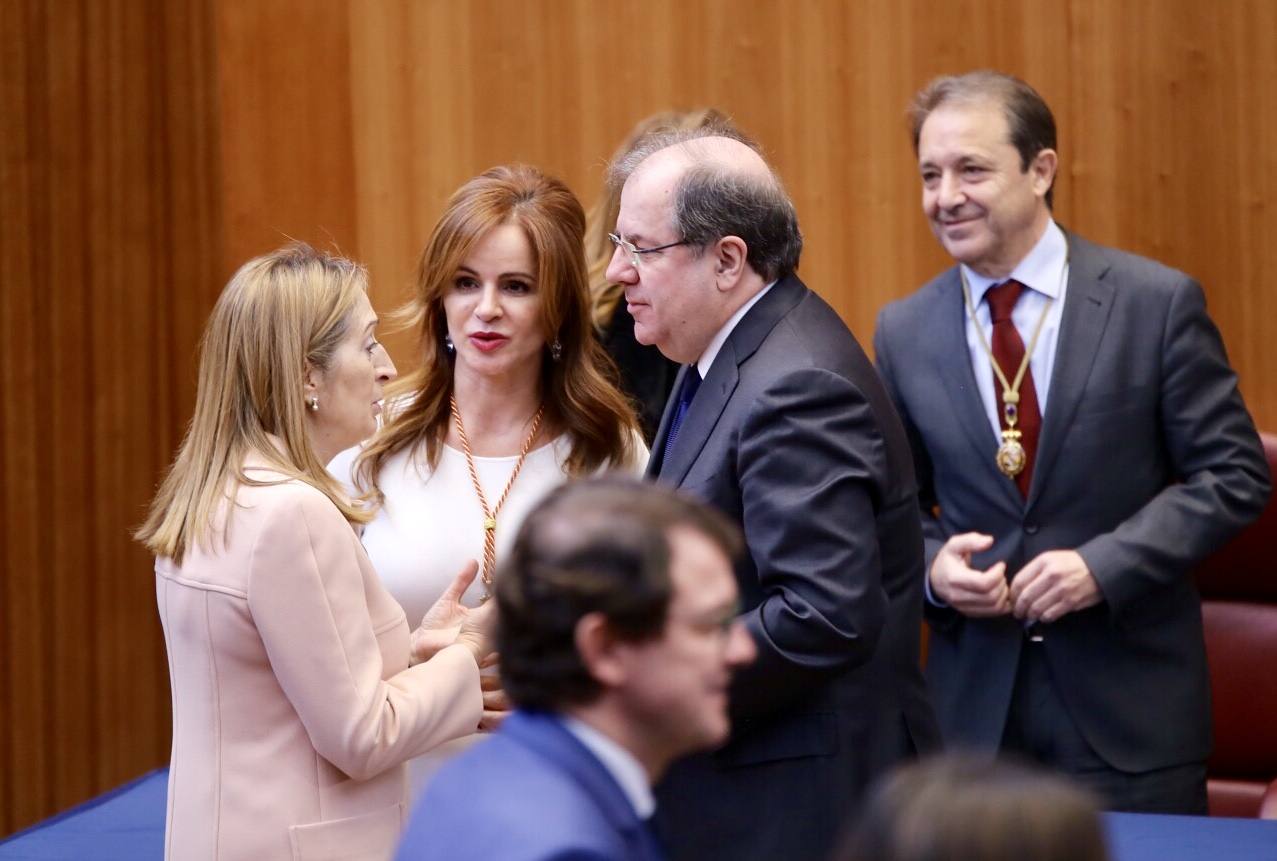 Las Cortes de Castilla y León han acogido un acto conjunto con el Congreso de los Diputados y el Senado para celebrar ambos aniversarios